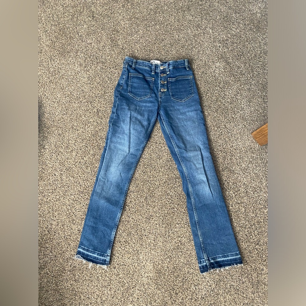 Zara Jeans super cute mid to dark wash